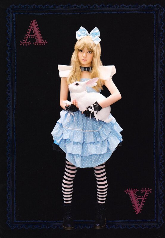 Alice in Wonderland cosplay