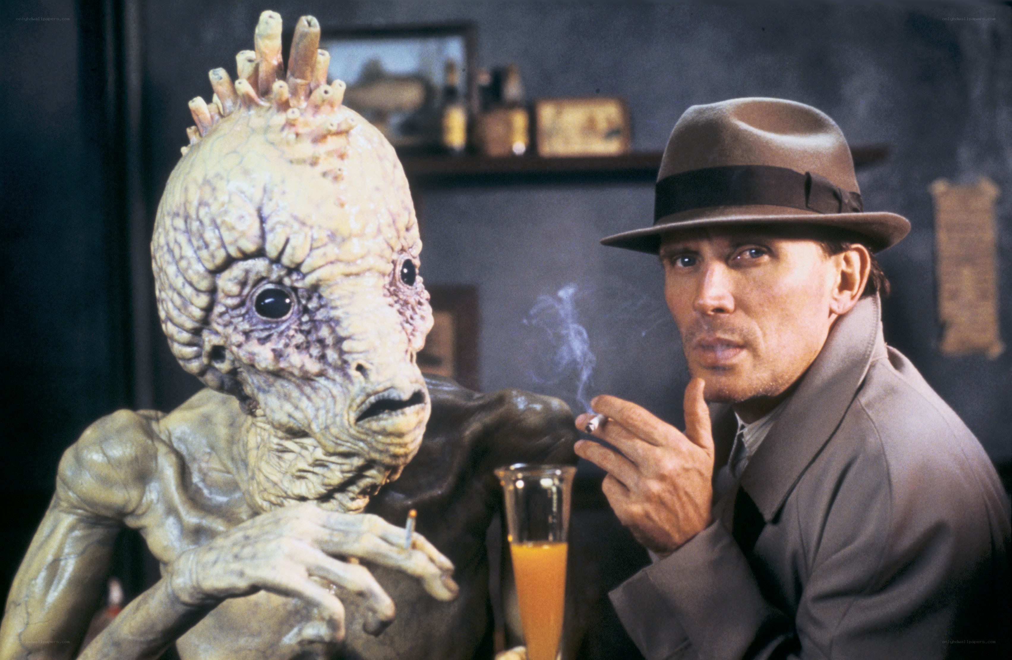 alien and man in a bar