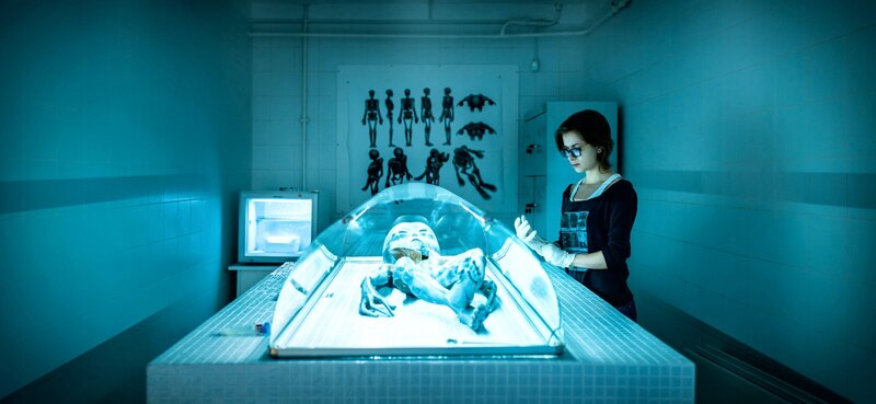 Alien Corpse in Chamber