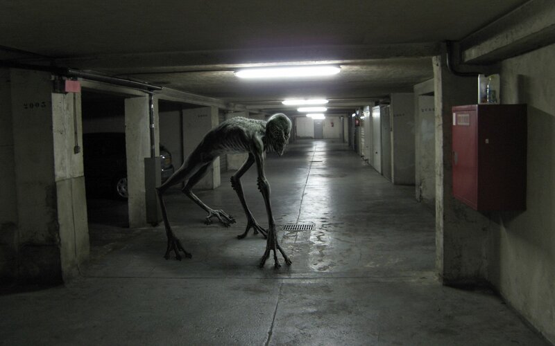 Alien Creature in Garage — Gray