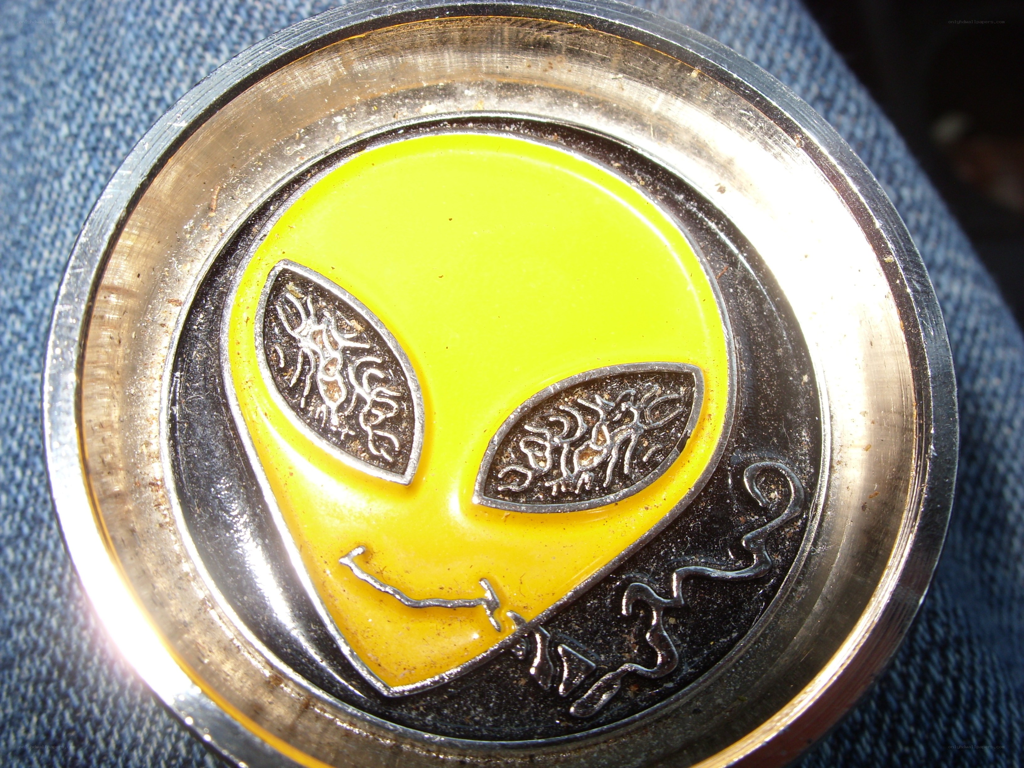 alien face belt buckle