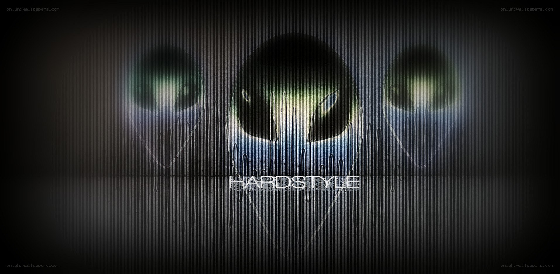 Alien heads with hardstyle text