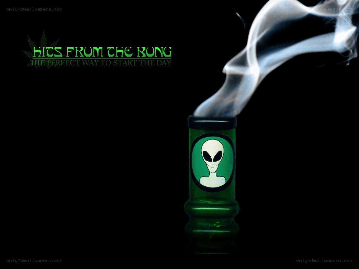 Alien-themed bong with smoke