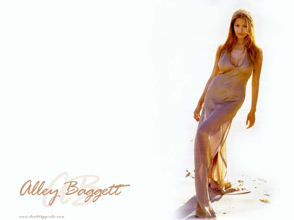 Alley Baggett on beach