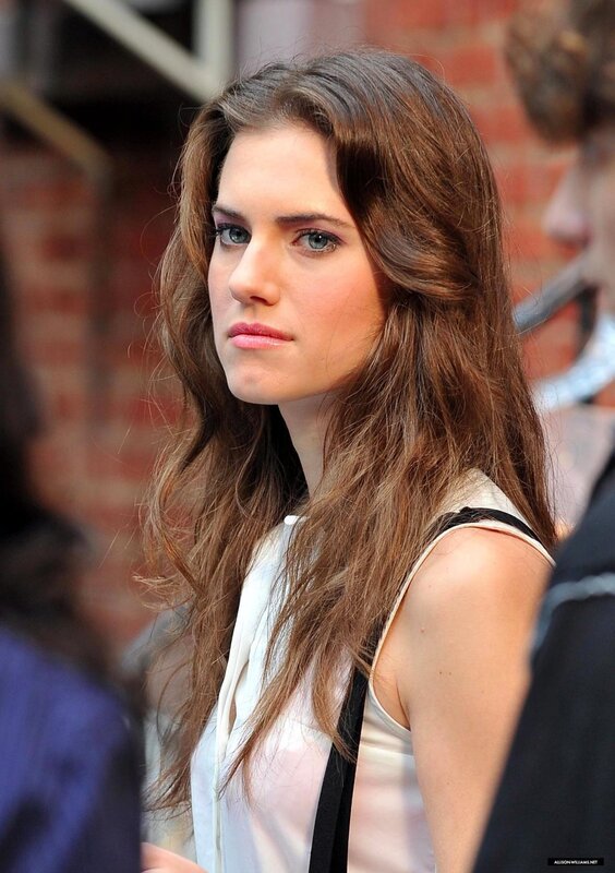 Allison Williams on set