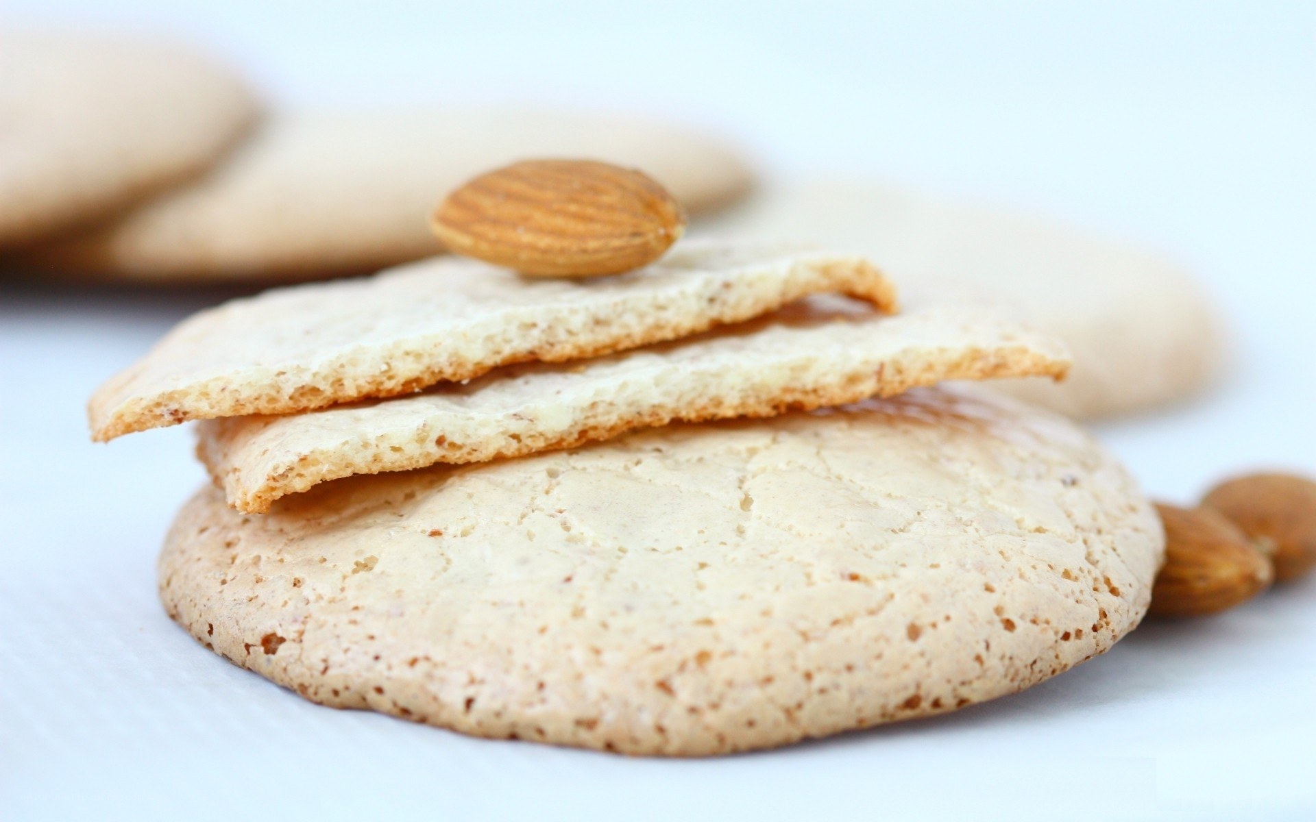 almond cookies with almonds