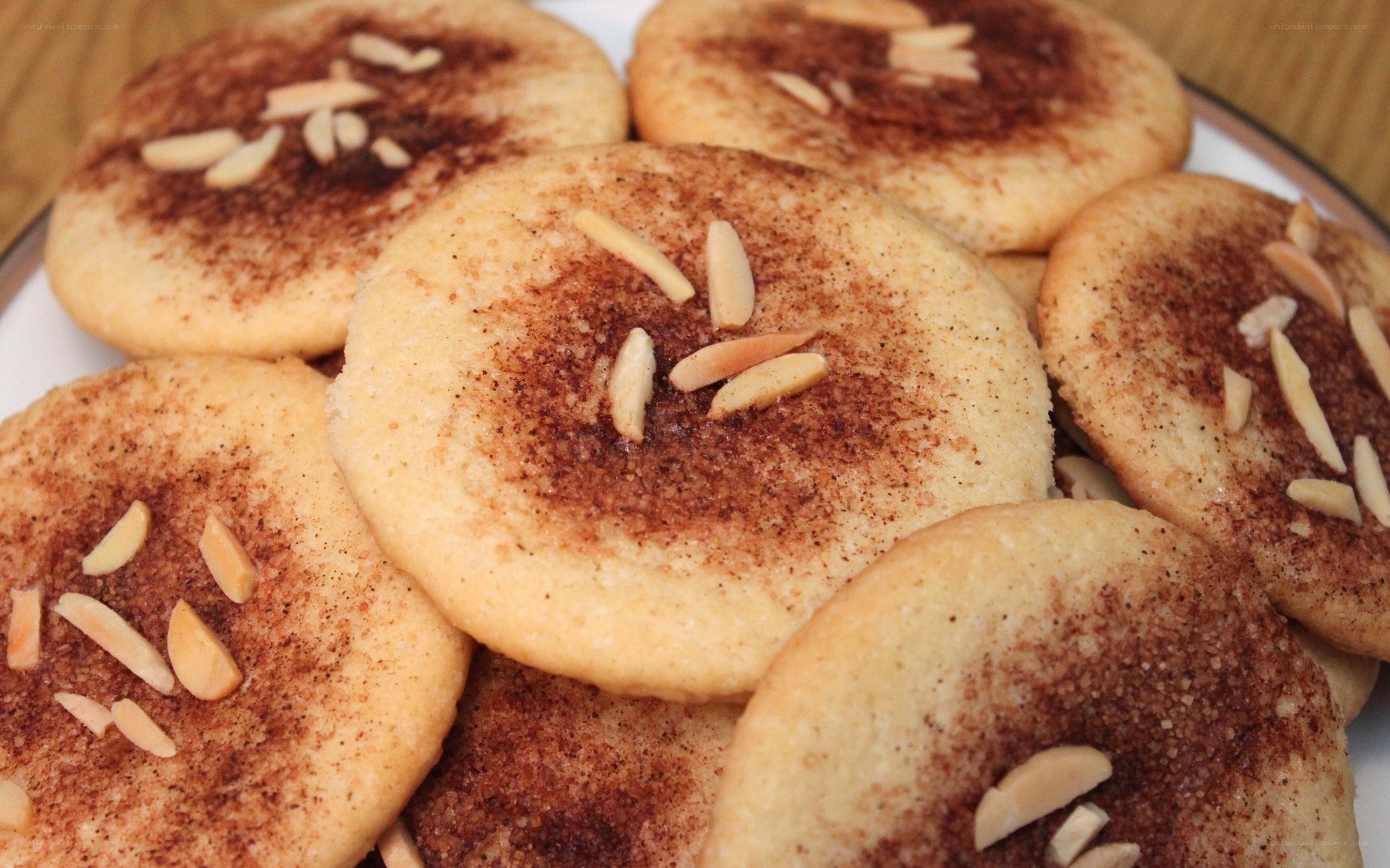 almond cookies with cinnamon