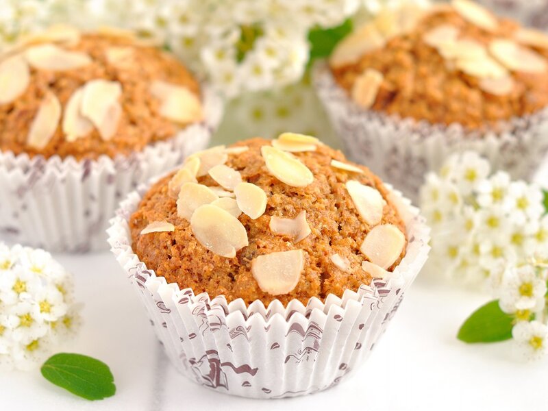 Almond Muffins with Flowers — White, Calm