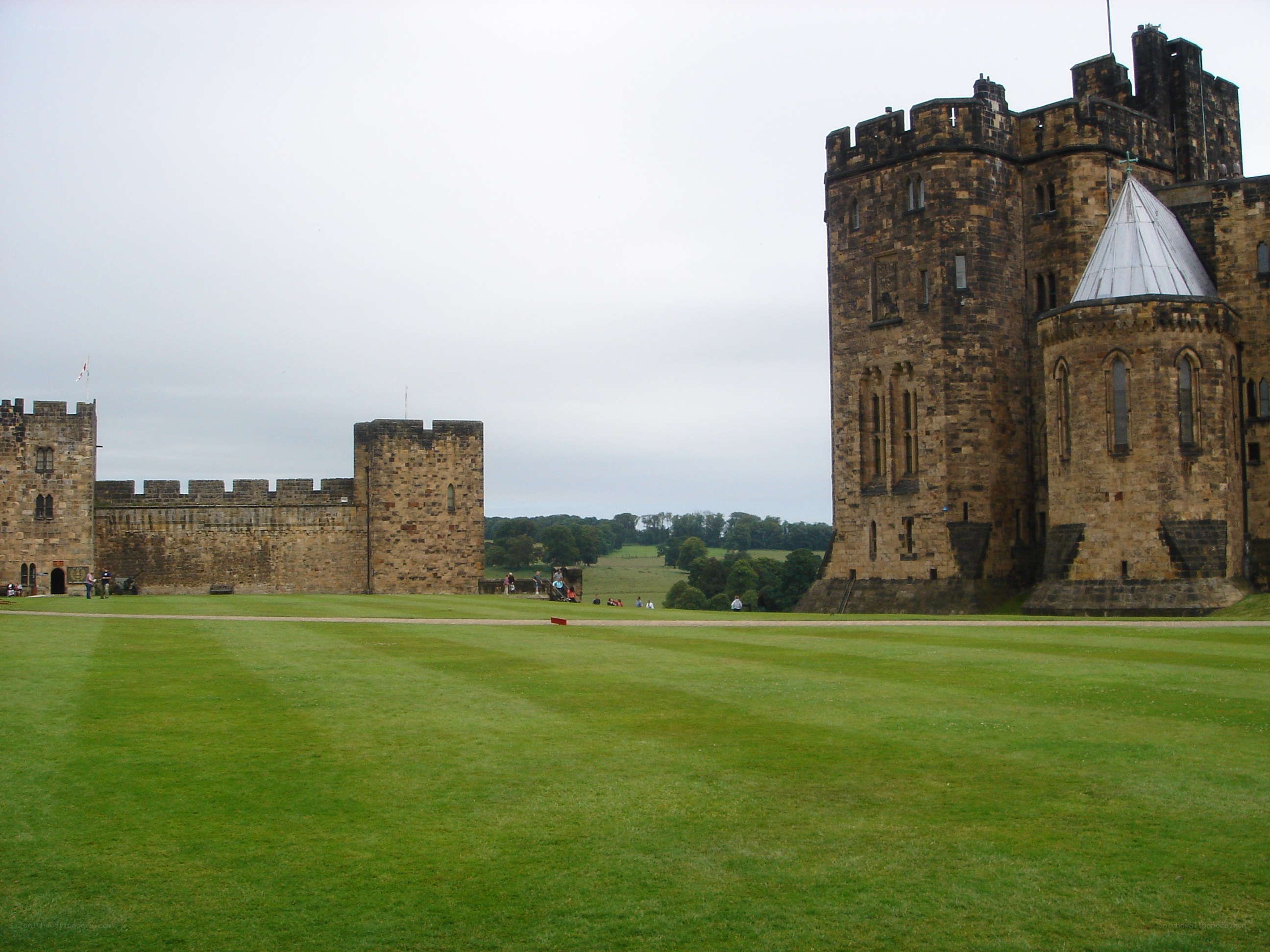 Alnwick Castle grounds