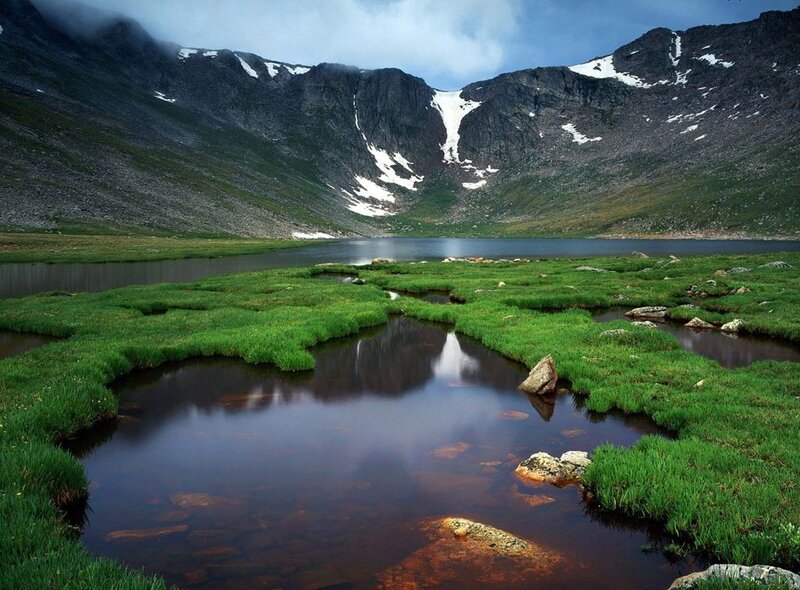 Alpine Lake and Mountains — Green, Serene