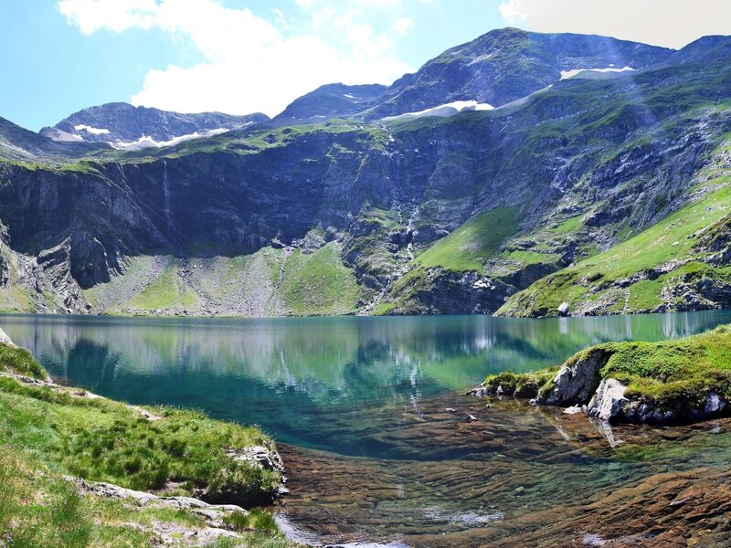 Alpine Lake in Mountains — Green, Serene