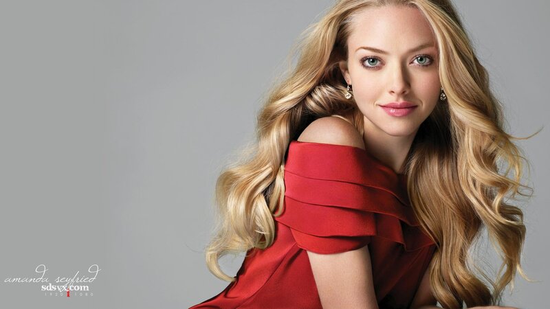 Amanda Seyfried in red dress