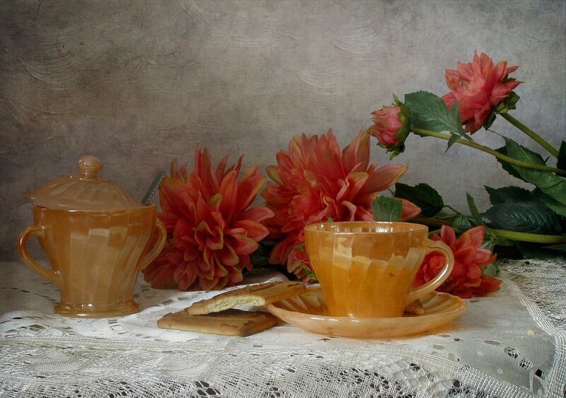 Amber Tea Set with Flowers