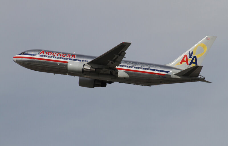 American Airlines Airplane — Gray, Neutral