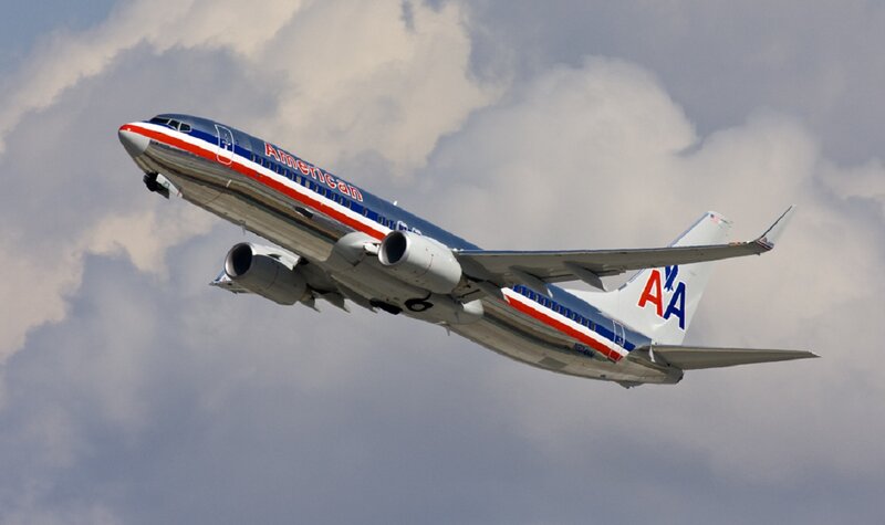 American Airlines Airplane — White, Dynamic