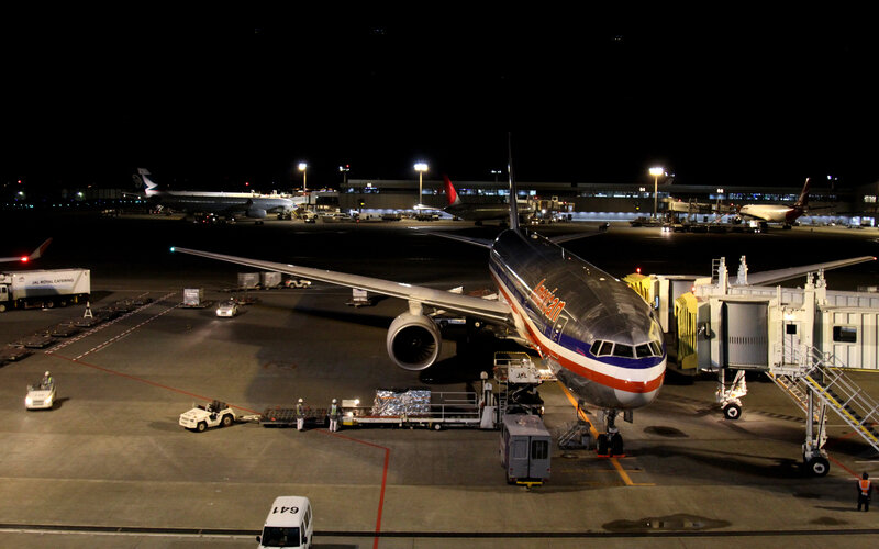 American Airlines Plane — Gray, Calm