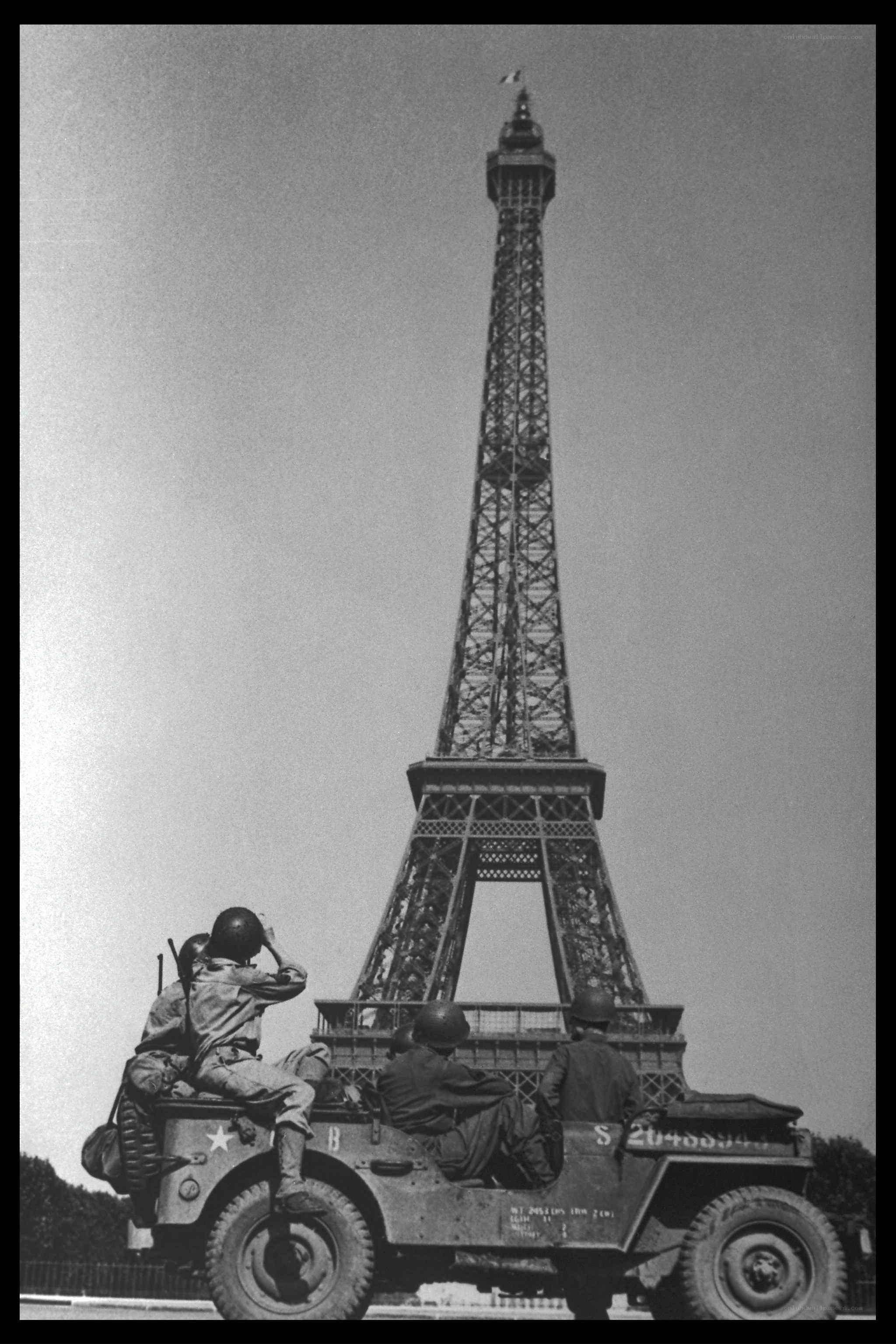 American soldiers near Eiffel Tower