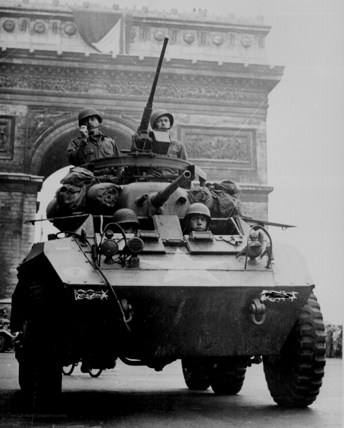 American tank in Paris