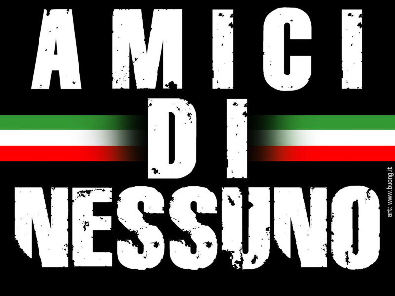 Amici di Nessuno text with Italian flag