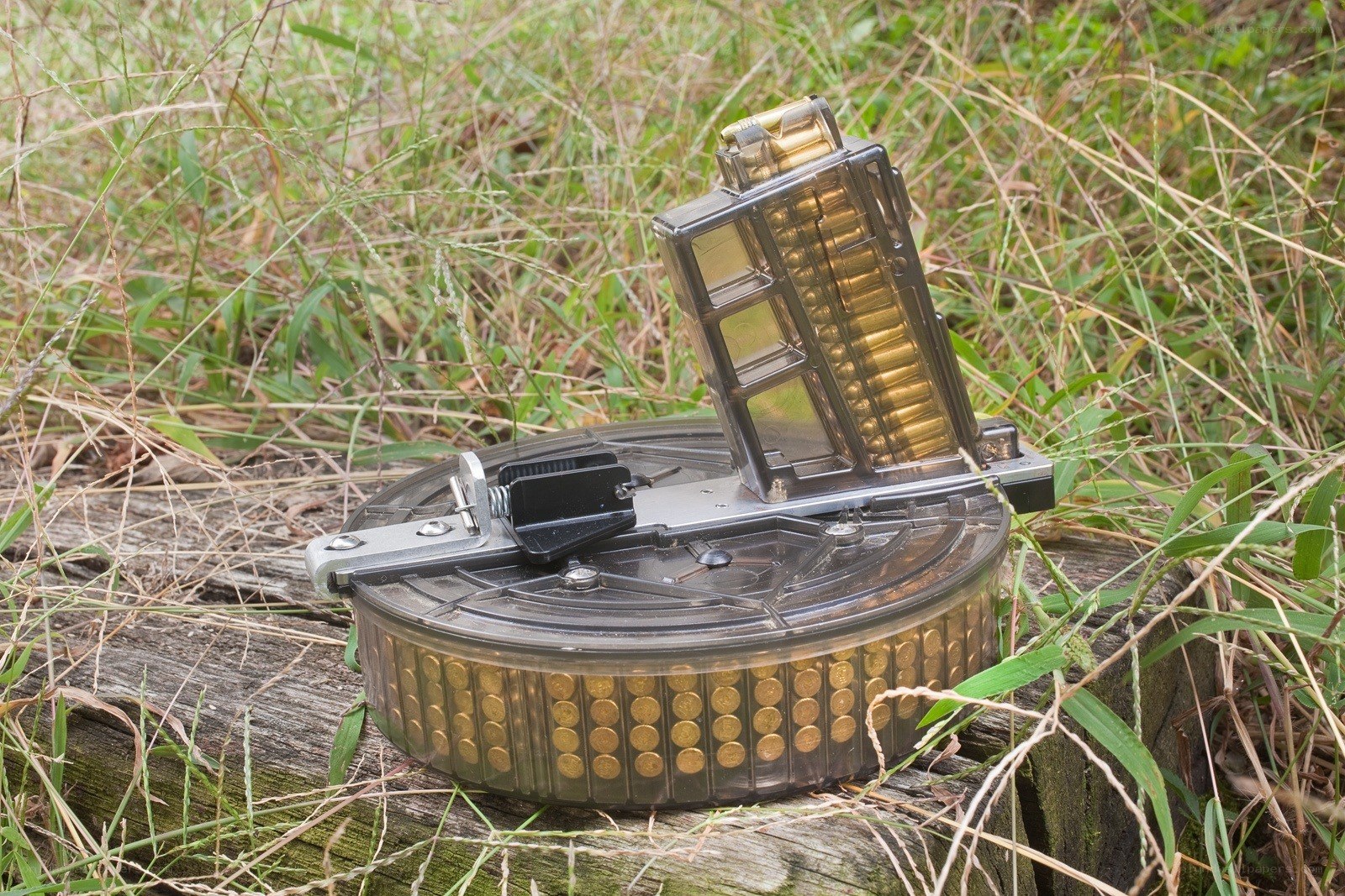Ammunition drum and magazine