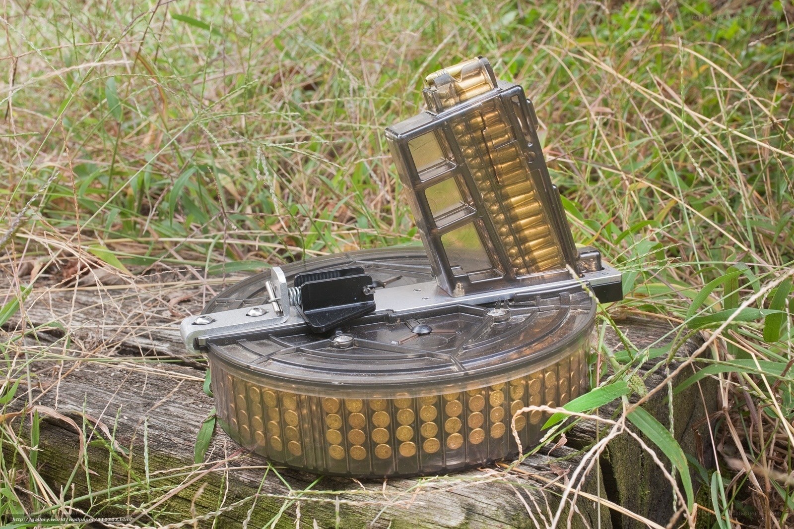Ammunition drum and magazine