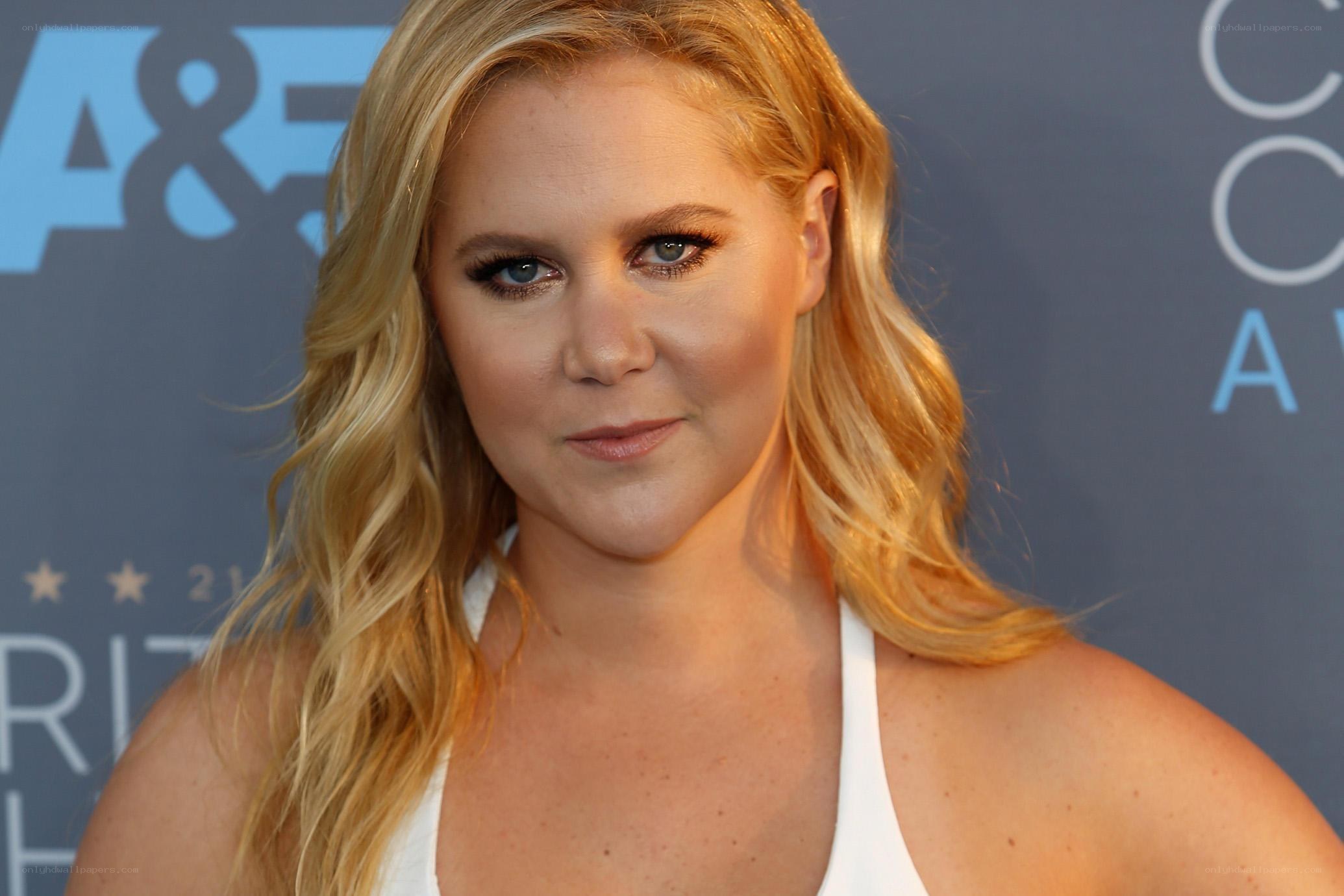 Amy Schumer at an awards event