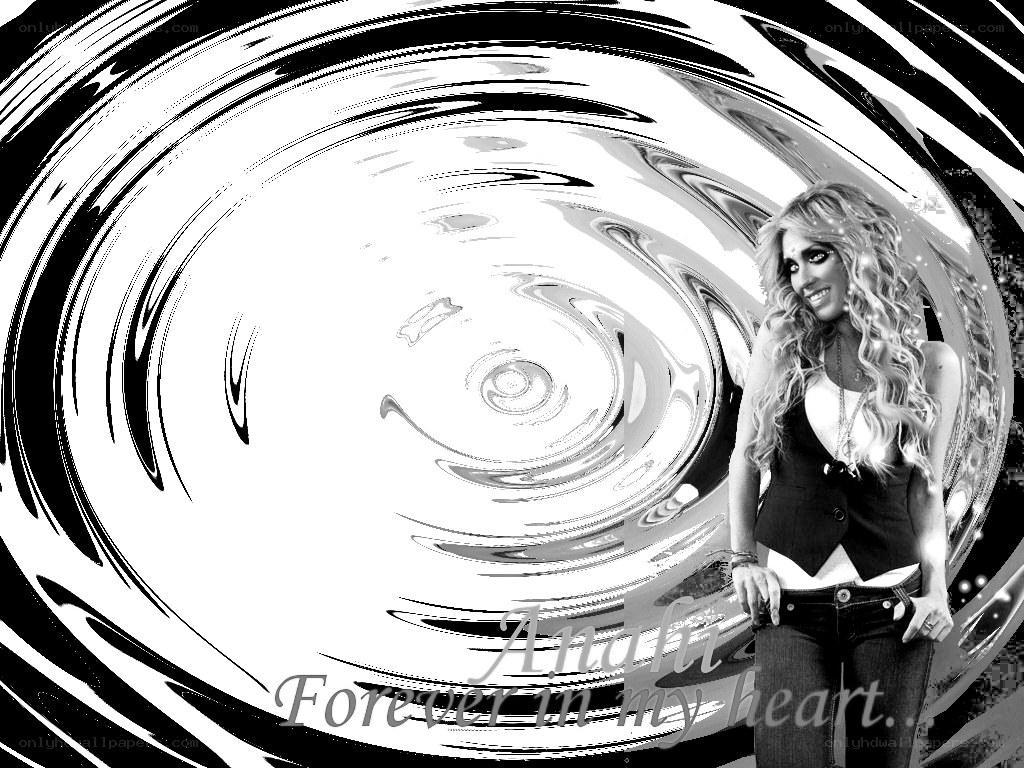 Anahi portrait with swirl effect