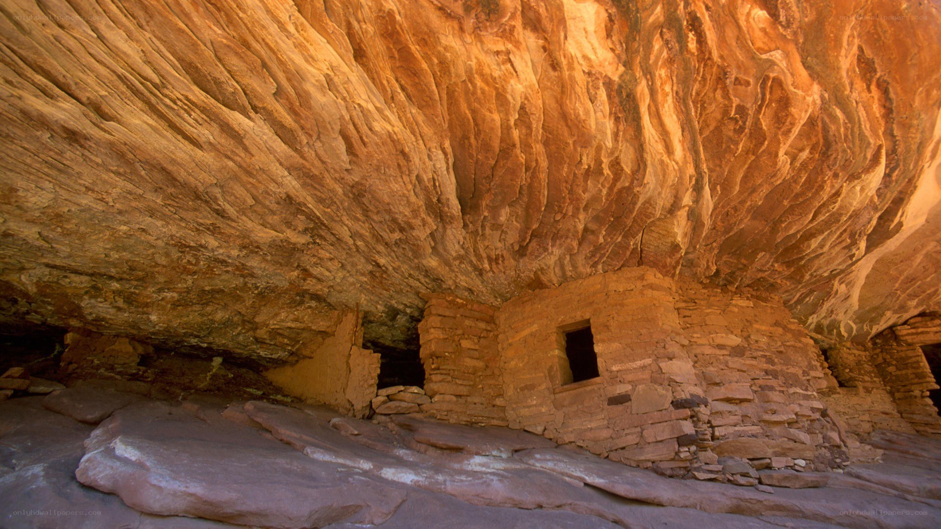 Ancient cliff dwelling in canyon