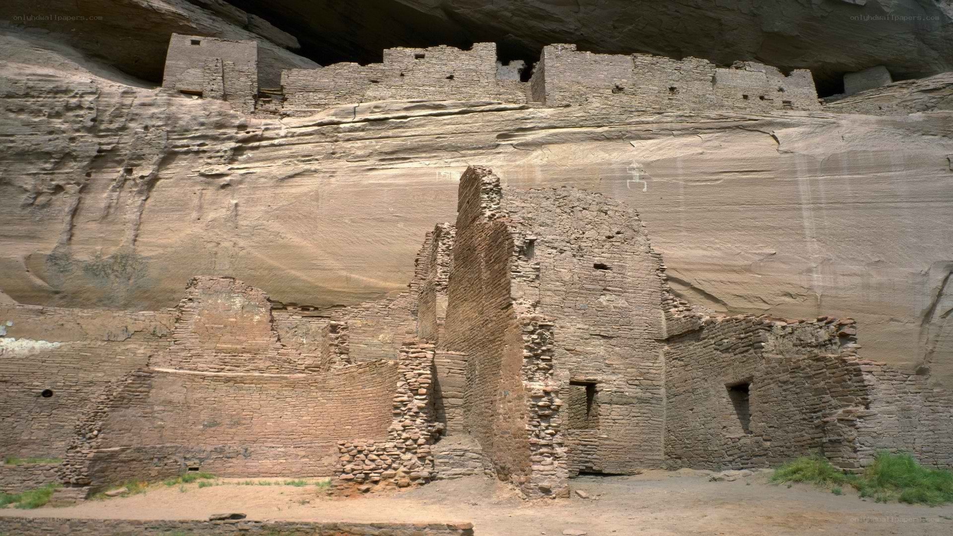 ancient cliff dwelling ruins