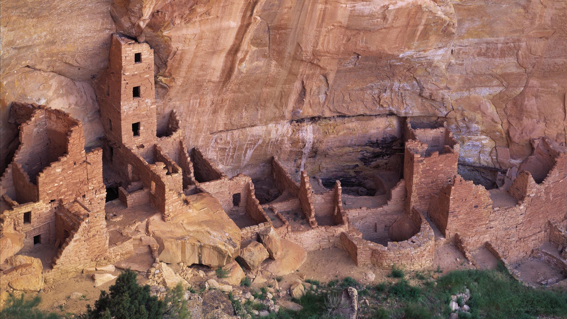 ancient cliff dwelling ruins