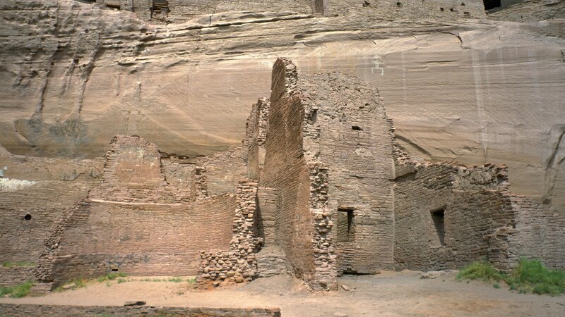 ancient cliff dwelling ruins