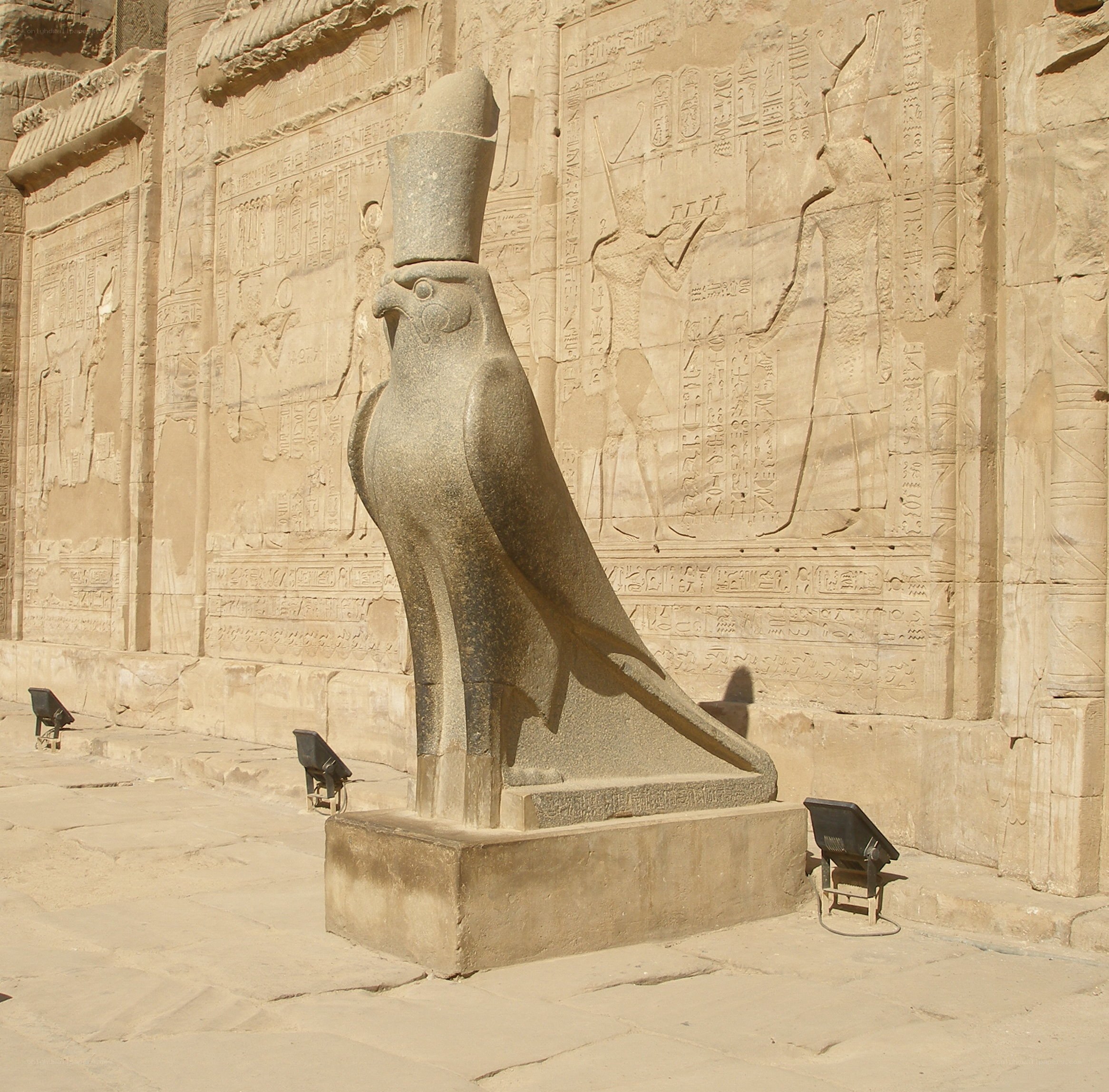 ancient egyptian falcon statue