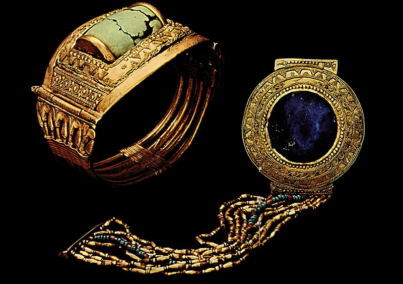 Ancient Egyptian gold jewelry