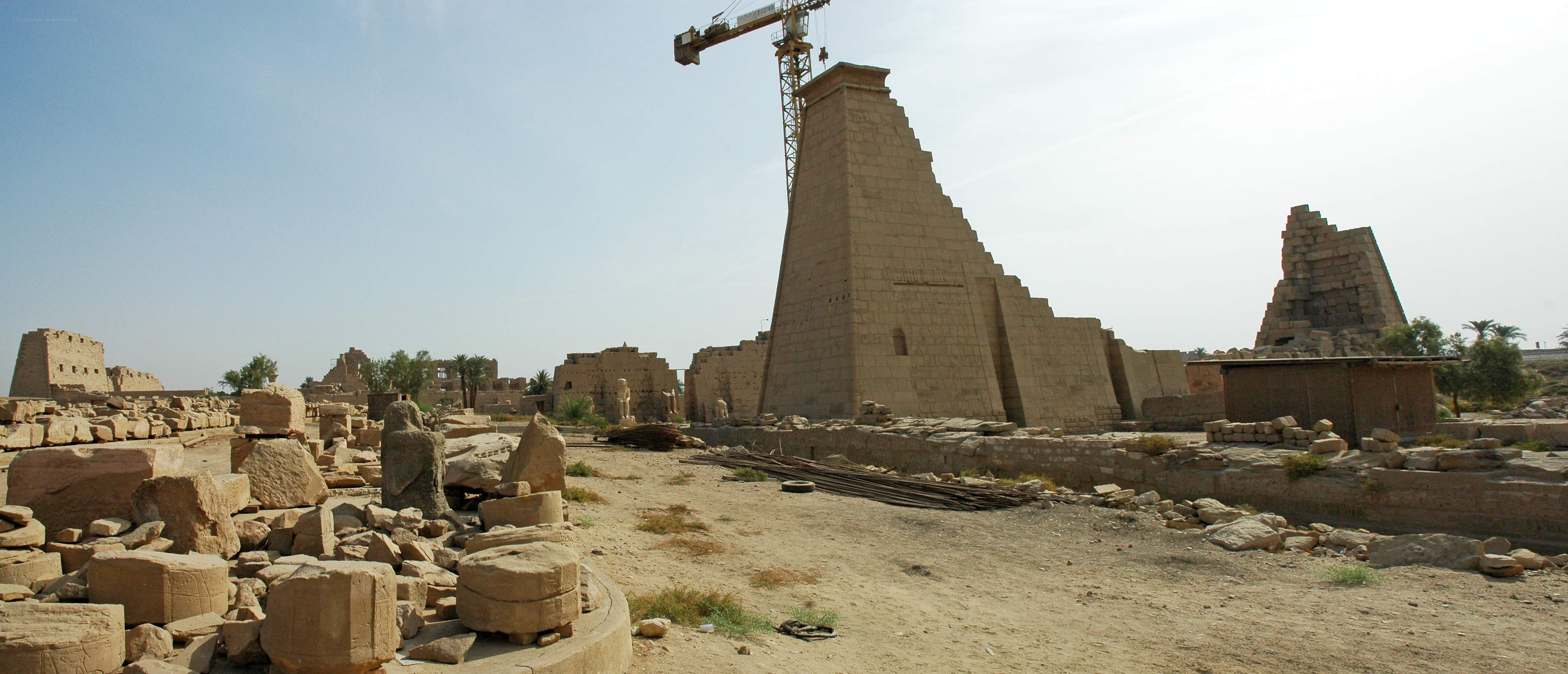 ancient egyptian ruins