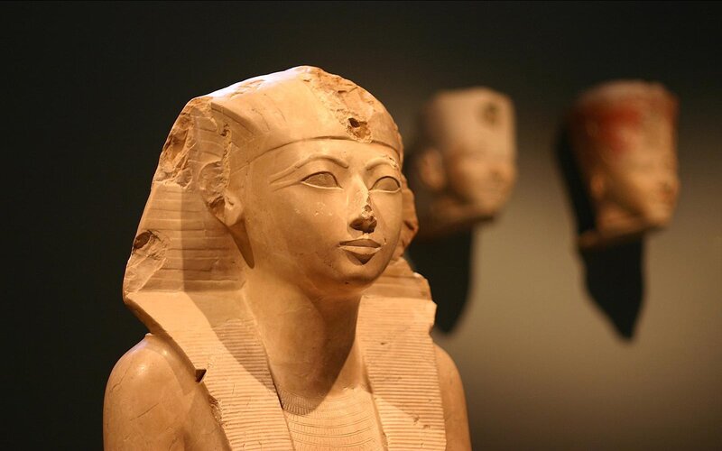 Ancient Egyptian Statue — Beige, Dramatic