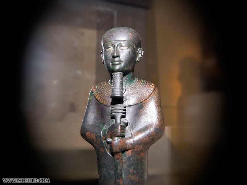 ancient egyptian statue
