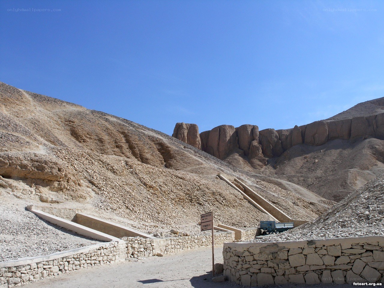 ancient egyptian tomb site