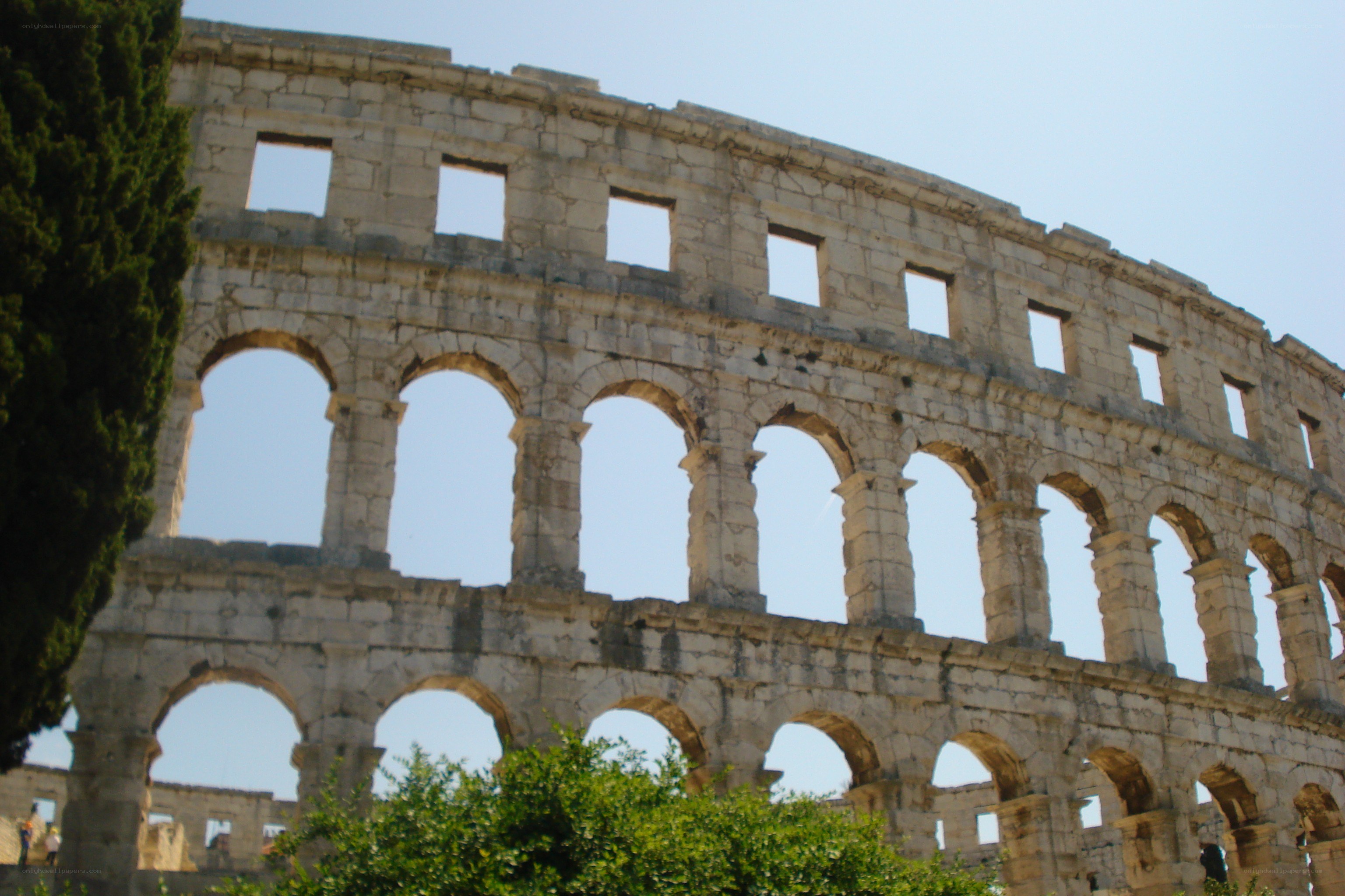 ancient roman amphitheater