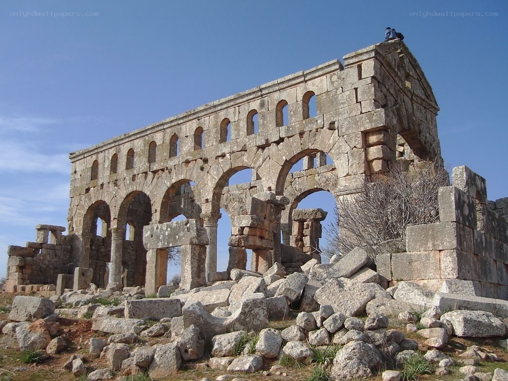Ancient Roman aqueduct ruins