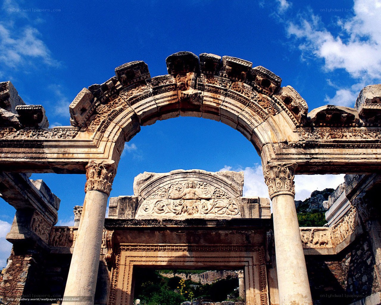 Ancient Roman arch ruins
