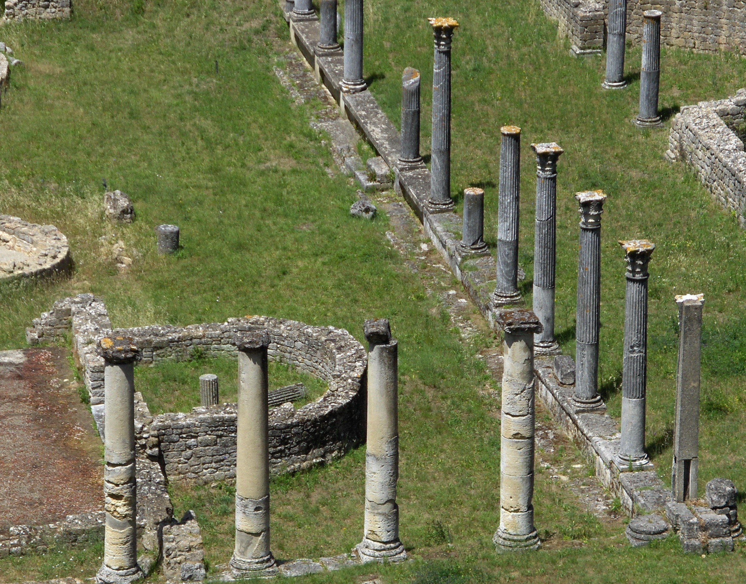 ancient roman ruins