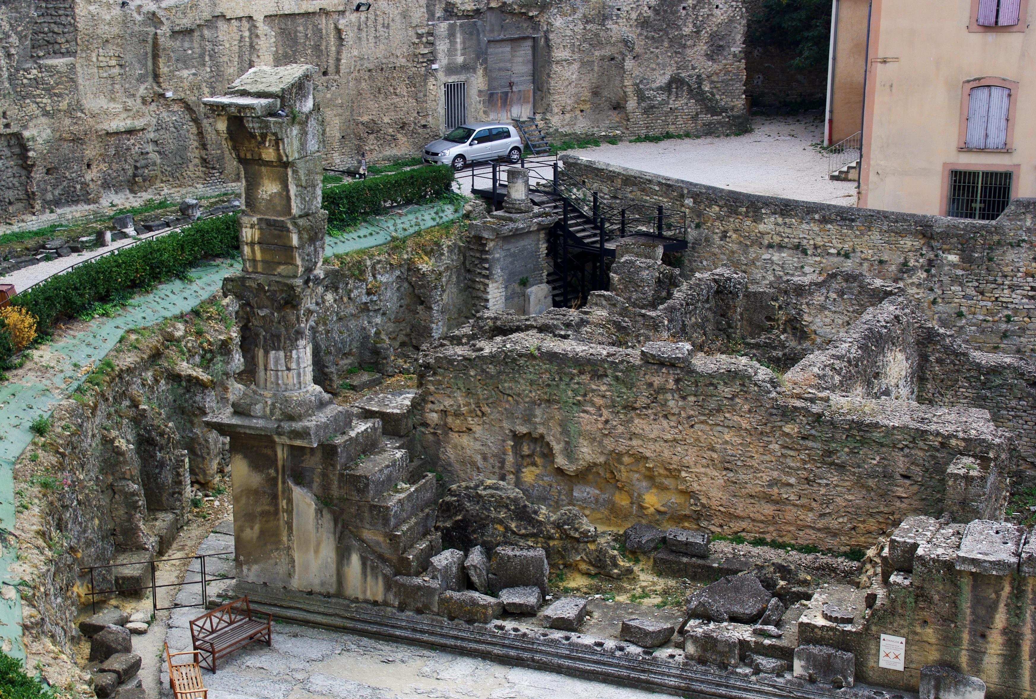 ancient roman ruins