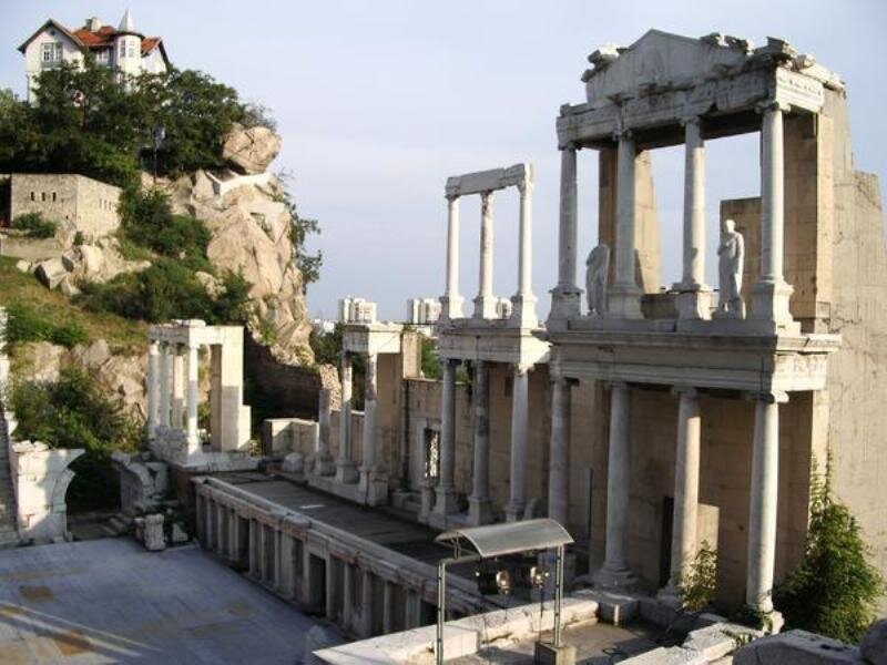 Ancient Roman Ruins — Gray, Historical