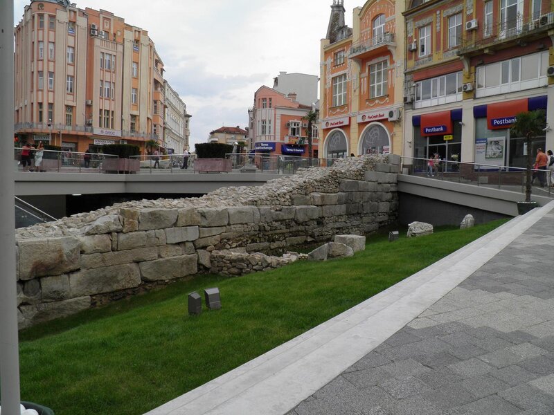 Ancient Stone Wall Ruins — Green, Calm