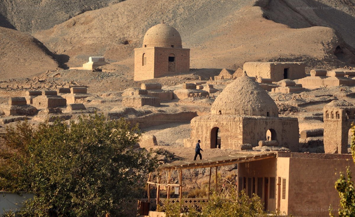 ancient tombs in desert