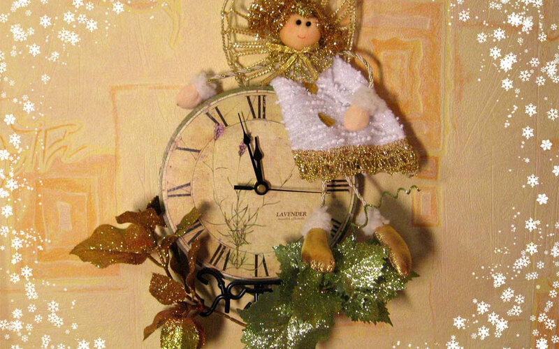 Angel Clock Decoration — Gold