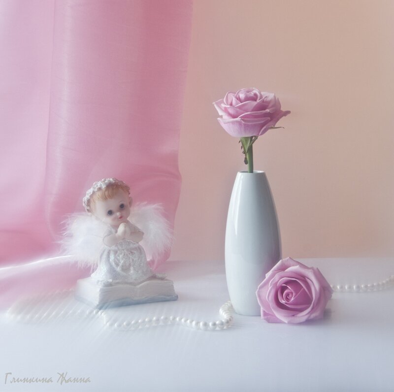 Angel Figurine with Roses — Pink