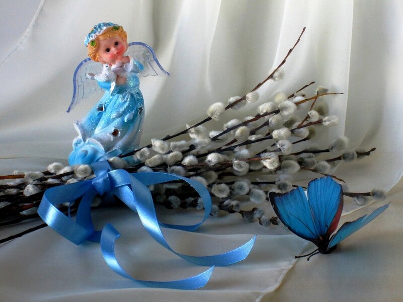 Angel Figurine with Willow