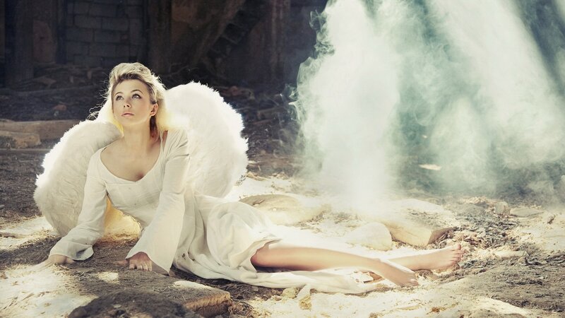 angel in a ruined place