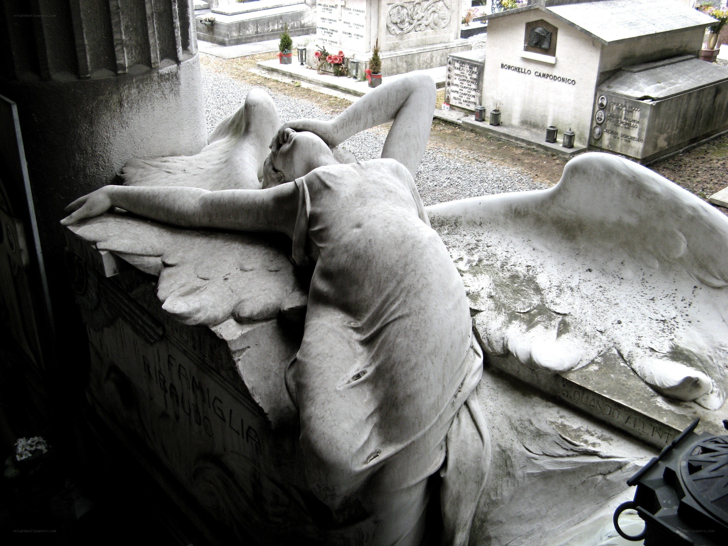 Angel statue at cemetery